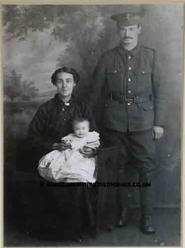 Alex Glen with wife Esther and daughter Winnie, taken in 1915 before my Great Grandfather left for the Western Front